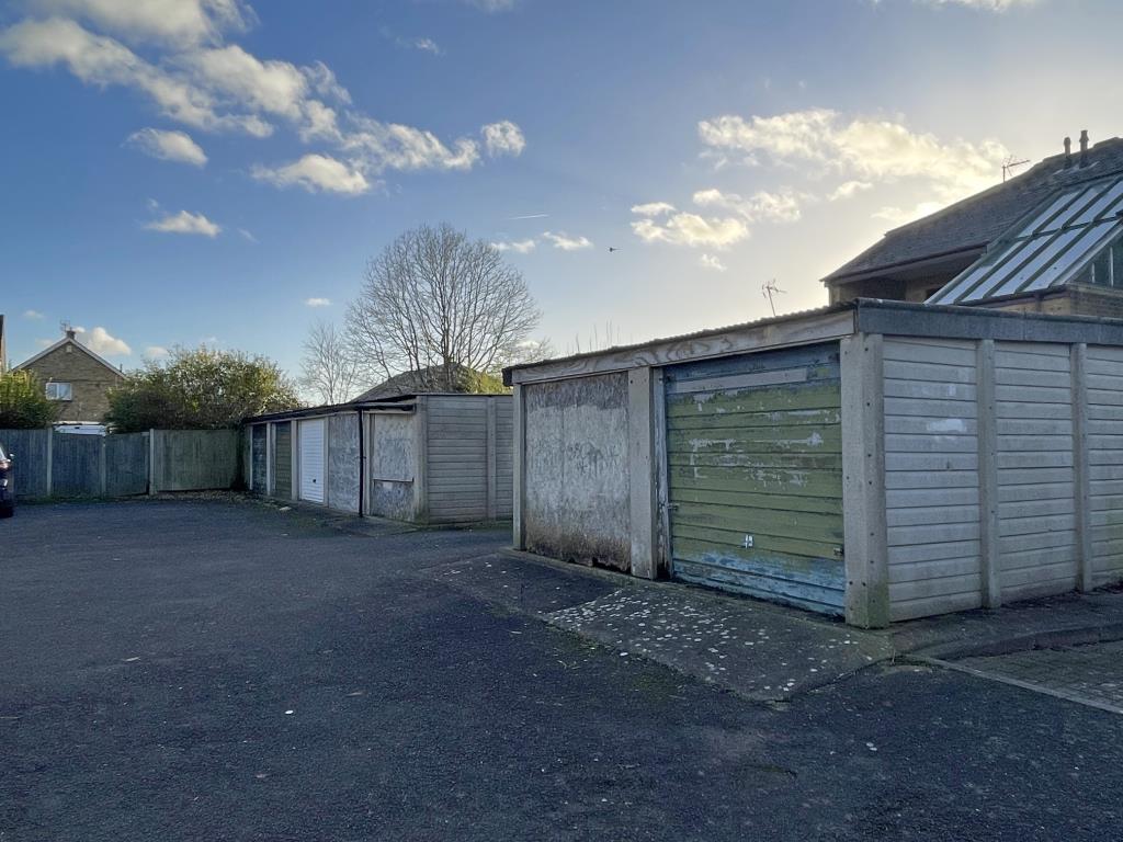 Lot: 40 - SIXTEEN LOCK-UP GARAGES -